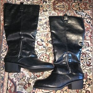 Sleek Black Leather Heeled Boots